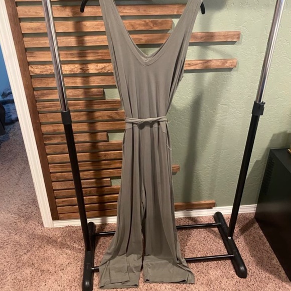 Zyia olive jumpsuit - Picture 4 of 7
